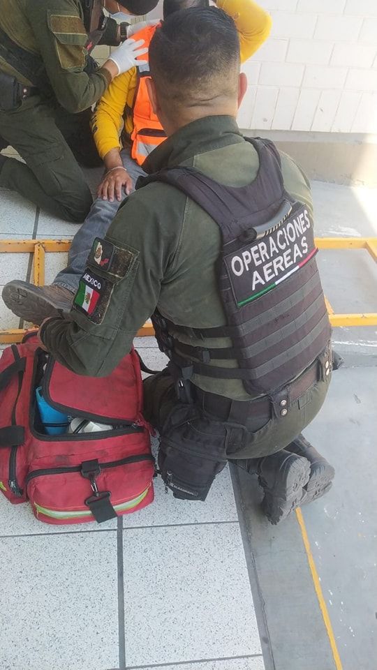 Policías municipales de Aguascalientes atienden reporte de persona lesionada por caída de cuatro metros de altura
