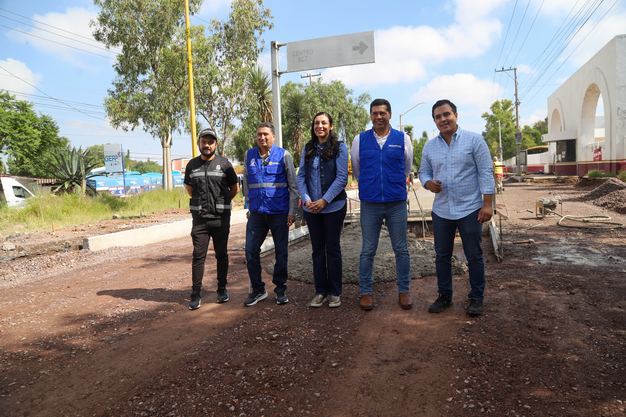 Realiza Leonardo Montañez gira de supervisión de obra pública